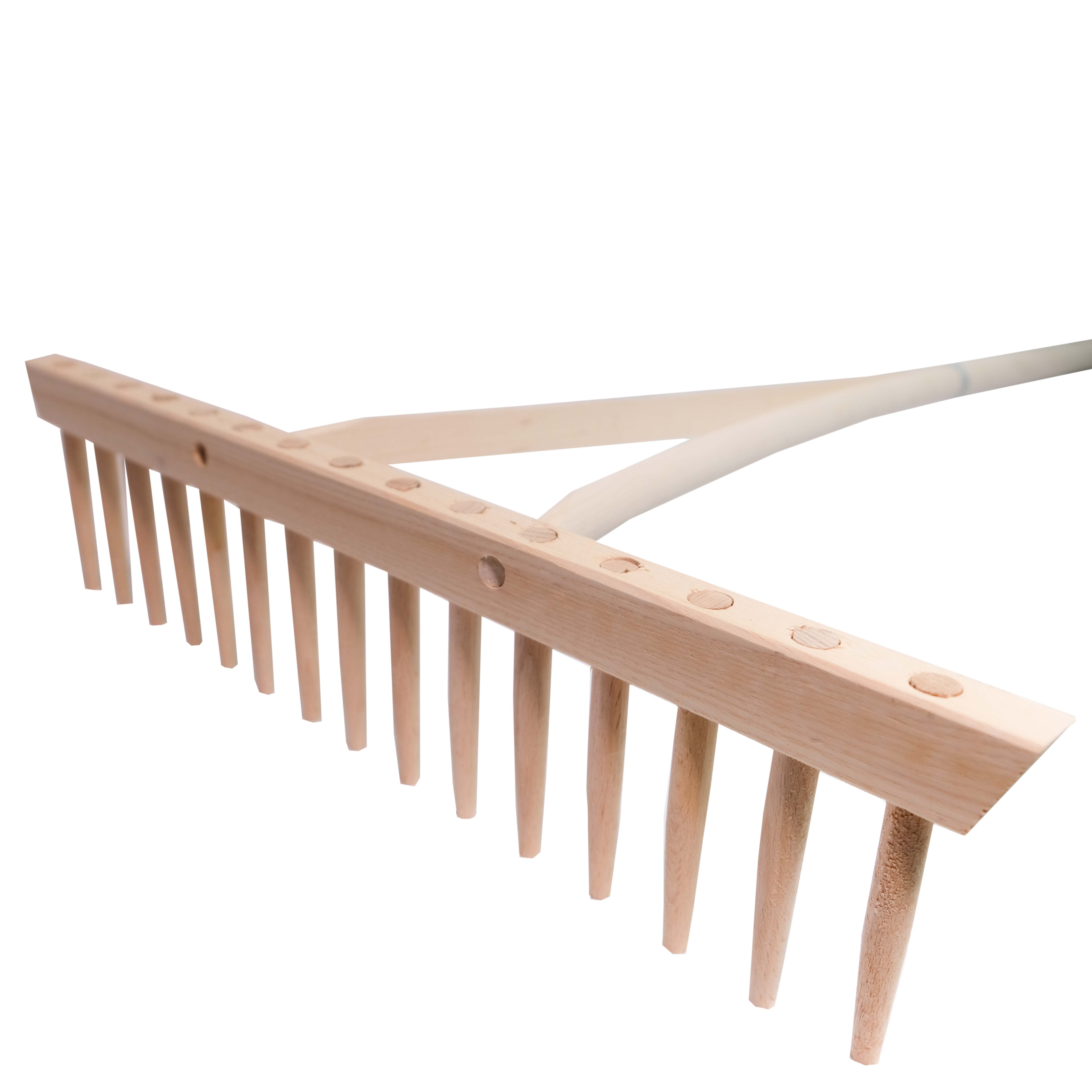 Holzrechen mit gespalt. Stiel