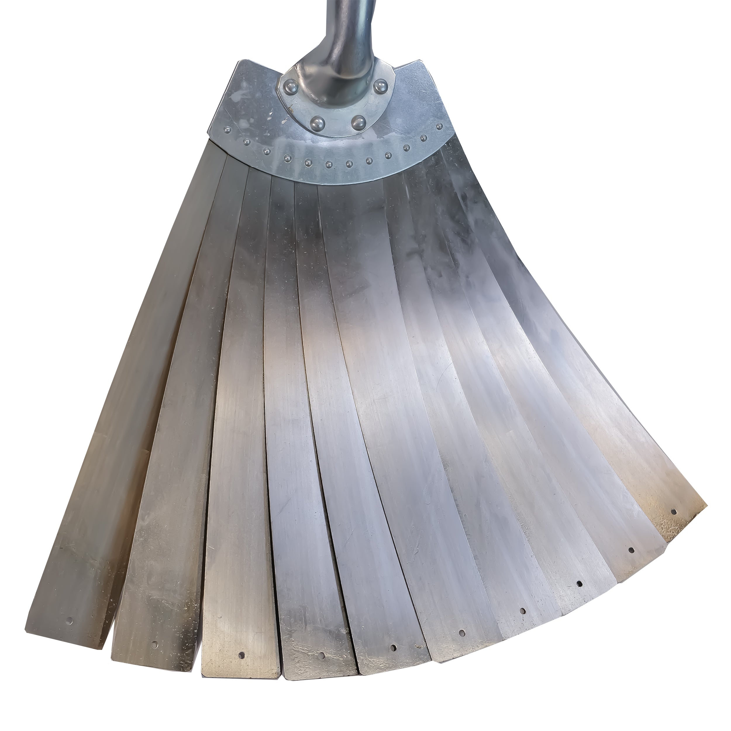 Detailaufnahme der Feuerpatsche – flexible Metalllamellen aus Federstahl für effektives Löschen kleiner Brände